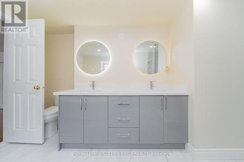 151 Old Surrey Lane, Richmond Hill (South Richvale), ON - Indoor Photo Showing Bathroom