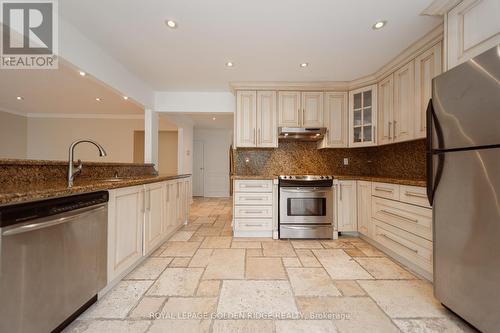 151 Old Surrey Lane, Richmond Hill (South Richvale), ON - Indoor Photo Showing Kitchen