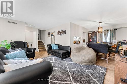 48 Devonshire Avenue S, Tillsonburg, ON - Indoor Photo Showing Living Room