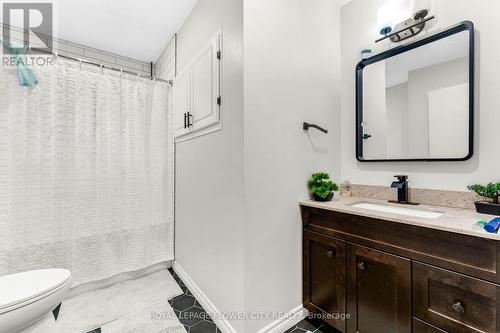 48 Devonshire Avenue S, Tillsonburg, ON - Indoor Photo Showing Bathroom