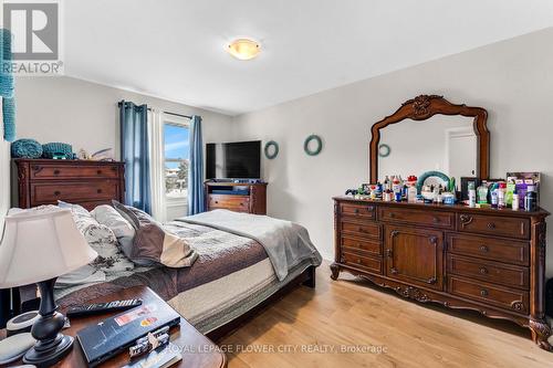 48 Devonshire Avenue S, Tillsonburg, ON - Indoor Photo Showing Bedroom