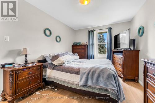 48 Devonshire Avenue S, Tillsonburg, ON - Indoor Photo Showing Bedroom