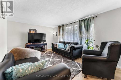 48 Devonshire Avenue S, Tillsonburg, ON - Indoor Photo Showing Living Room