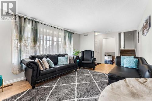 48 Devonshire Avenue S, Tillsonburg, ON - Indoor Photo Showing Living Room