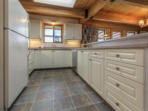 1010 Surfside Dr, Qualicum Beach, BC 