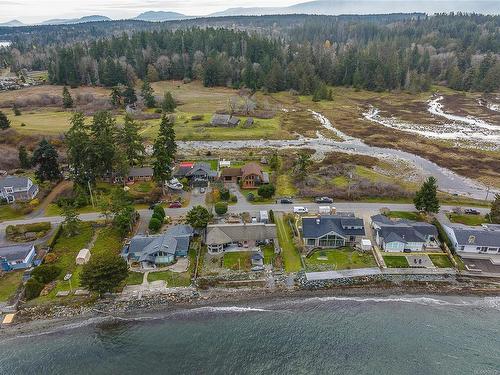 1010 Surfside Dr, Qualicum Beach, BC 