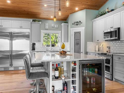 736 Durango Drive, Kamloops, BC - Indoor Photo Showing Kitchen With Upgraded Kitchen