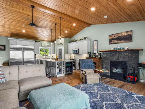 736 Durango Drive, Kamloops, BC - Indoor Photo Showing Living Room With Fireplace