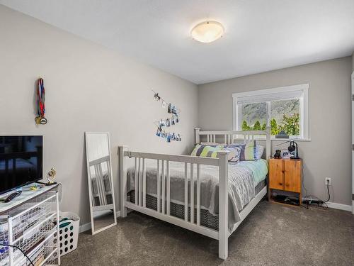 736 Durango Drive, Kamloops, BC - Indoor Photo Showing Bedroom