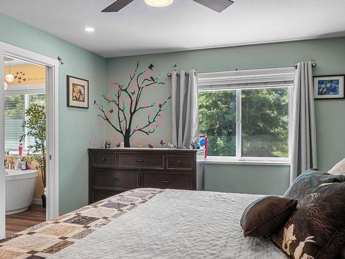 736 Durango Drive, Kamloops, BC - Indoor Photo Showing Bedroom