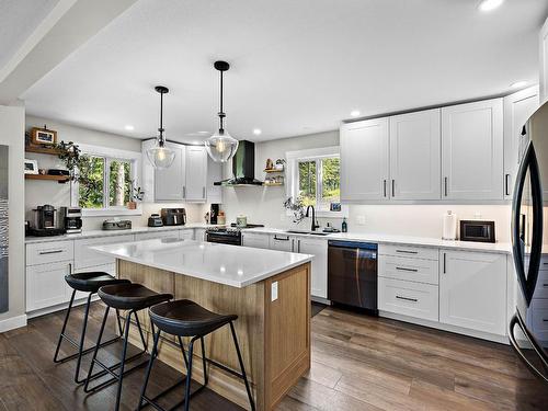 1033 Bohill Place, Clearwater, BC - Indoor Photo Showing Kitchen With Upgraded Kitchen