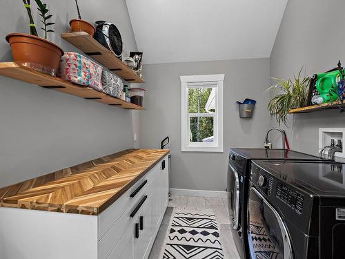 1033 Bohill Place, Clearwater, BC - Indoor Photo Showing Laundry Room