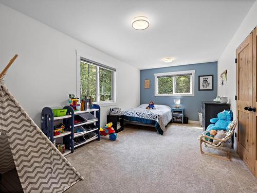 1033 Bohill Place, Clearwater, BC - Indoor Photo Showing Bedroom