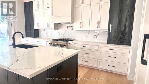 80 Barton Street, Milton (Bronte Meadows), ON - Indoor Photo Showing Kitchen With Upgraded Kitchen