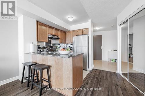 404 - 18 Valley Woods Road, Toronto (Parkwoods-Donalda), ON - Indoor Photo Showing Kitchen