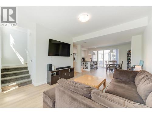 307 Glen Park Drive Unit# 29, Kelowna, BC - Indoor Photo Showing Living Room