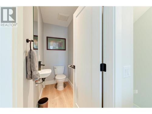 307 Glen Park Drive Unit# 29, Kelowna, BC - Indoor Photo Showing Bathroom