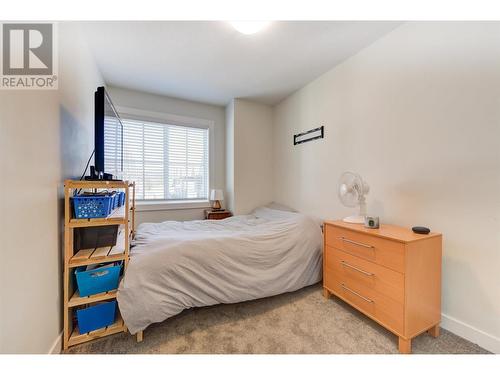 307 Glen Park Drive Unit# 29, Kelowna, BC - Indoor Photo Showing Bedroom