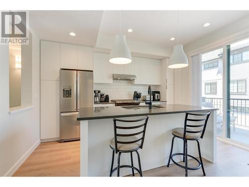 307 Glen Park Drive Unit# 29, Kelowna, BC - Indoor Photo Showing Kitchen With Upgraded Kitchen