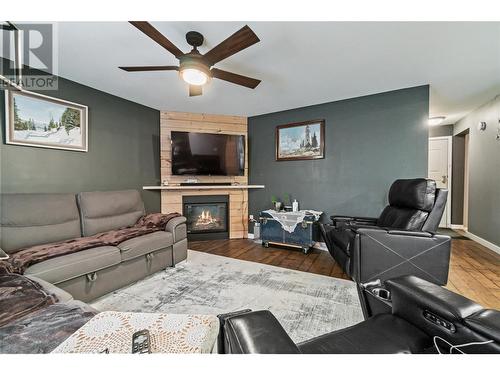 3402 24A Avenue, Vernon, BC - Indoor Photo Showing Living Room With Fireplace