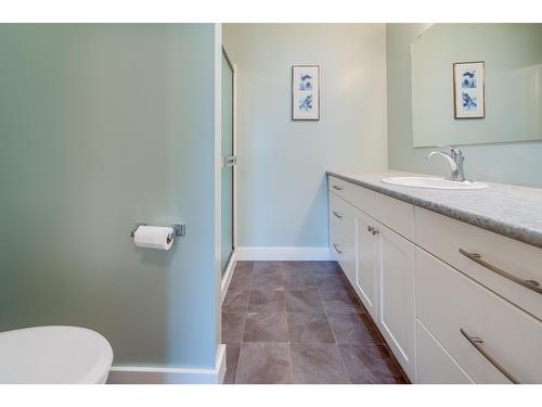 111 - 4200 Grandview Drive, Castlegar, BC - Indoor Photo Showing Bathroom