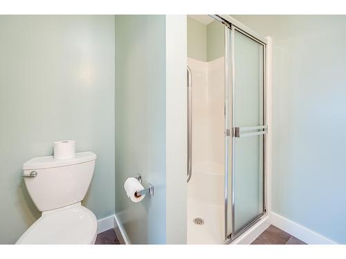 111 - 4200 Grandview Drive, Castlegar, BC - Indoor Photo Showing Bathroom