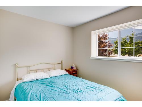 111 - 4200 Grandview Drive, Castlegar, BC - Indoor Photo Showing Bedroom