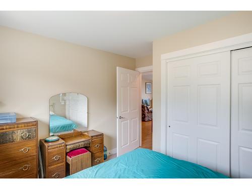 111 - 4200 Grandview Drive, Castlegar, BC - Indoor Photo Showing Bedroom