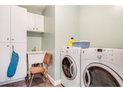 111 - 4200 Grandview Drive, Castlegar, BC - Indoor Photo Showing Laundry Room