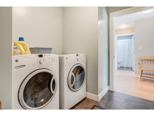 111 - 4200 Grandview Drive, Castlegar, BC - Indoor Photo Showing Laundry Room