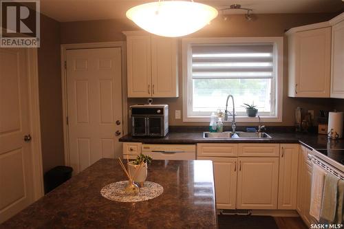 86 Cameron Way, Yorkton, SK - Indoor Photo Showing Kitchen With Double Sink