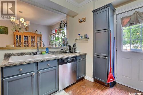 1550 Robinson Street, Regina, SK - Indoor Photo Showing Kitchen