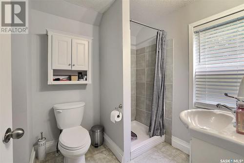 1550 Robinson Street, Regina, SK - Indoor Photo Showing Bathroom