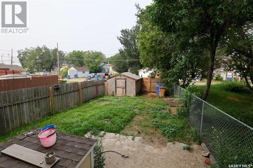 1550 Robinson Street, Regina, SK - Outdoor With Backyard