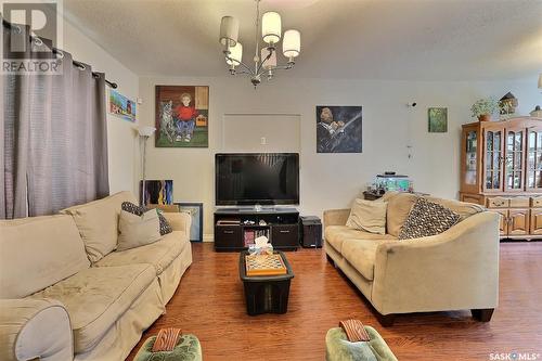 1550 Robinson Street, Regina, SK - Indoor Photo Showing Living Room