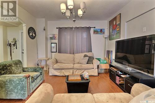 1550 Robinson Street, Regina, SK - Indoor Photo Showing Living Room