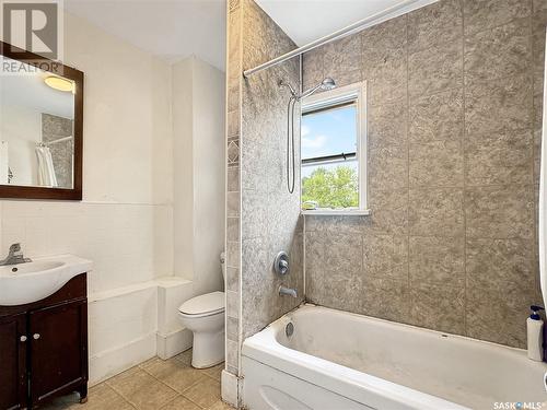 1472 99Th Street, North Battleford, SK - Indoor Photo Showing Bathroom