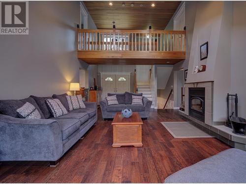 586 Roberts Drive, Williams Lake, BC - Indoor Photo Showing Living Room With Fireplace