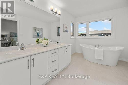 48 - 4552 Portage Road, Niagara Falls, ON - Indoor Photo Showing Bathroom