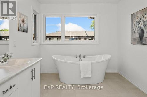 48 - 4552 Portage Road, Niagara Falls, ON - Indoor Photo Showing Bathroom