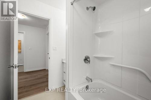 48 - 4552 Portage Road, Niagara Falls, ON - Indoor Photo Showing Bathroom