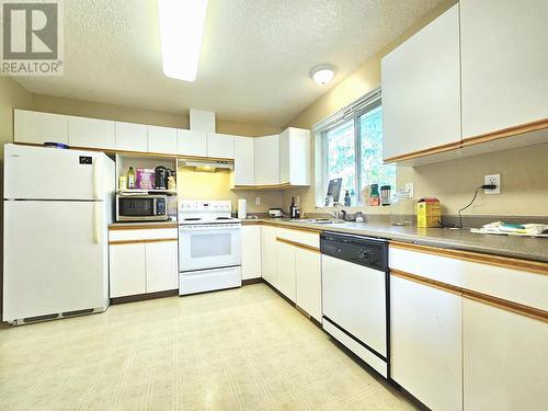 577 Harper Street, Prince George, BC - Indoor Photo Showing Kitchen