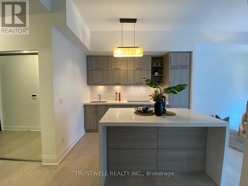 4407 - 1080 Bay Street, Toronto (Bay Street Corridor), ON - Indoor Photo Showing Kitchen