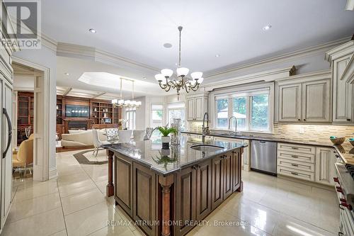 18 Heathcote Avenue, Toronto (St. Andrew-Windfields), ON - Indoor Photo Showing Kitchen With Upgraded Kitchen