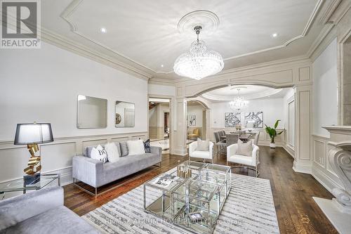 18 Heathcote Avenue, Toronto (St. Andrew-Windfields), ON - Indoor Photo Showing Living Room