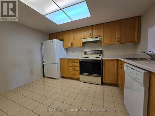 1609 - 300 Alton Towers Circle, Toronto (Milliken), ON - Indoor Photo Showing Kitchen With Double Sink