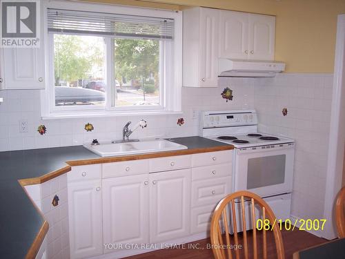 Upper - 147 Bonham Blvd Boulevard, Mississauga (Streetsville), ON - Indoor Photo Showing Kitchen With Double Sink