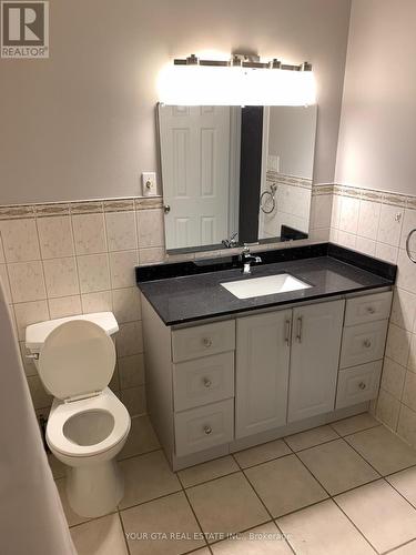 Upper - 147 Bonham Blvd Boulevard, Mississauga (Streetsville), ON - Indoor Photo Showing Bathroom