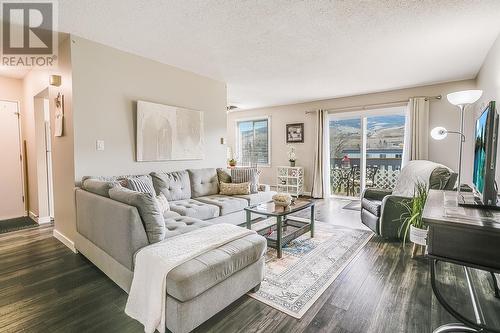 150 Scarboro Road Unit# 304, Kelowna, BC - Indoor Photo Showing Living Room