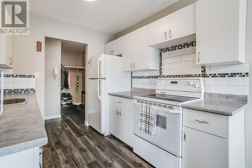 150 Scarboro Road Unit# 304, Kelowna, BC - Indoor Photo Showing Kitchen